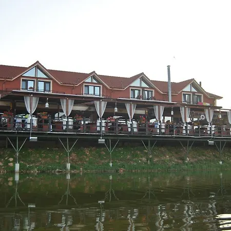 Lacul Racilor ホテル 3*