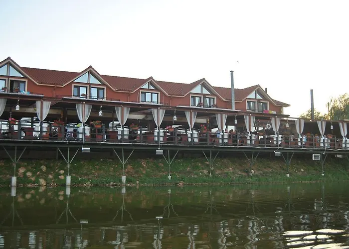 Lacul Racilor Hotel 3*